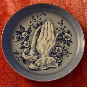 Blue Prayer Hands Decorative Plate Spencer Gifts 1978 original tag on back